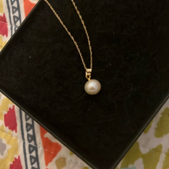 New in Box ~Delicate & Dainty 14K Gold Freshwater 18” inch Necklace~ - Picture 3 of 4